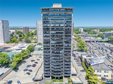 Welcome to The Pembroke, a luxury full-service building just - photo 29