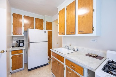 **ACCEPTED OFFER** Spacious and bright 2 bedroom conveniently - photo 10