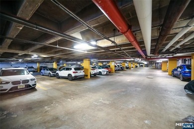 Welcome to The Pembroke, a luxury full-service building just - photo 38