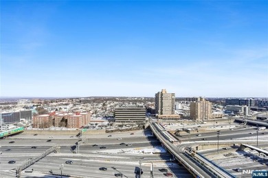 Welcome to The Pembroke, a luxury full-service building just - photo 40