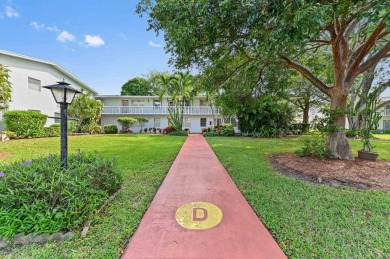 (private lake, pond, creek) Condo For Sale in Deerfield Beach Florida