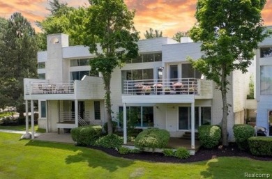 Lake Condo For Sale in Bloomfield Hills, Michigan