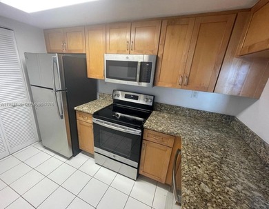 Live the ultimate South Beach lifestyle at The Floridian