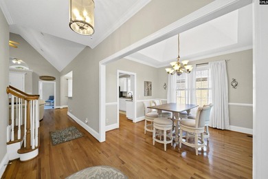 This extremely well-kept, super clean, and move-in ready - photo 3