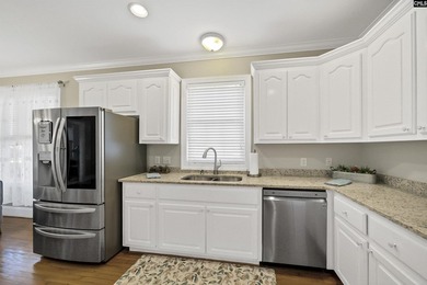 This extremely well-kept, super clean, and move-in ready - photo 8