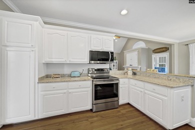 This extremely well-kept, super clean, and move-in ready - photo 9