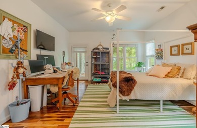 Cozy, yet open with delightful natural daylight and mountain and - photo 18