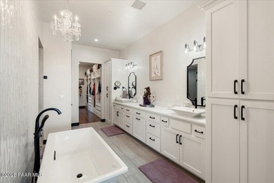 Welcome home to a place where luxury meets country. From morning - photo 19