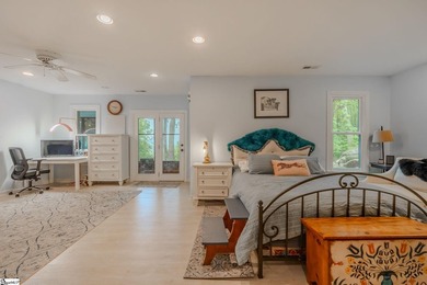 Cozy, yet open with delightful natural daylight and mountain and - photo 20