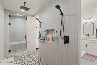 Welcome home to a place where luxury meets country. From morning - photo 21