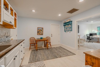 Cozy, yet open with delightful natural daylight and mountain and - photo 23