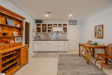 Cozy, yet open with delightful natural daylight and mountain and - photo 24