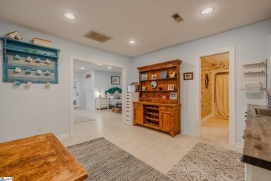 Cozy, yet open with delightful natural daylight and mountain and - photo 25