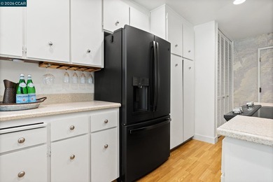 Light filled Heather Farm townhome with a golf course setting - photo 6