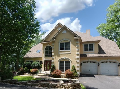 Lake Home For Sale in East Stroudsburg, Pennsylvania