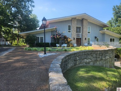 Lake Home For Sale in Cadiz, Kentucky
