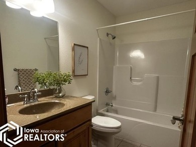 Welcome home to this beautifully designed 3 bedroom, 3 bathroom - photo 10