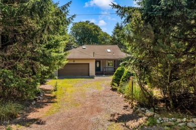 Lake Home For Sale in Albrightsville, Pennsylvania