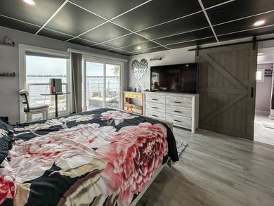 This glamorous waterfront home has been completely reimagined - photo 15