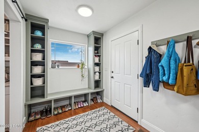 Spacious and well-located in the heart of Midway Valley, this - photo 15
