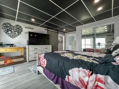 This glamorous waterfront home has been completely reimagined - photo 16