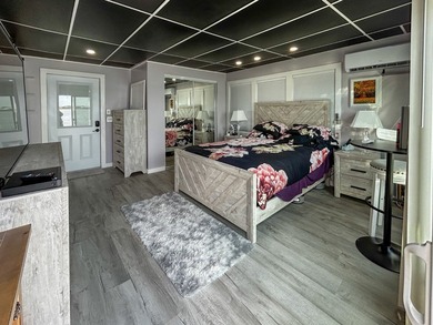 This glamorous waterfront home has been completely reimagined - photo 17