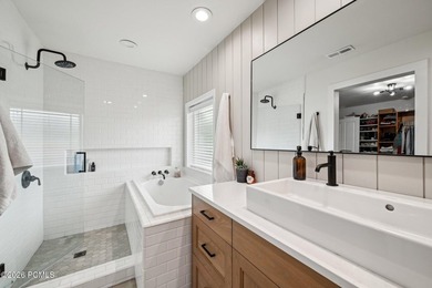 Spacious and well-located in the heart of Midway Valley, this - photo 27