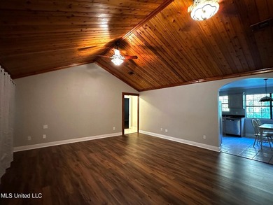 Nice one story home located on a cul de sac in a quiet area - photo 4