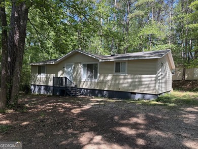 QUIET & FULL OF POTENTIAL! Nestled off the road for ultimate - photo 2