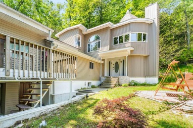 Lake Home For Sale in Greentown, Pennsylvania
