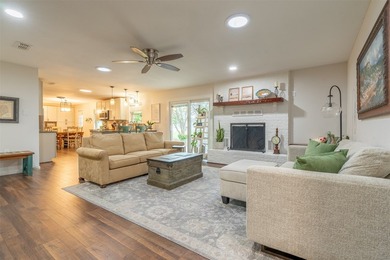 Fantastic location in town. Spacious 3-2-2 recently remodeled - photo 8
