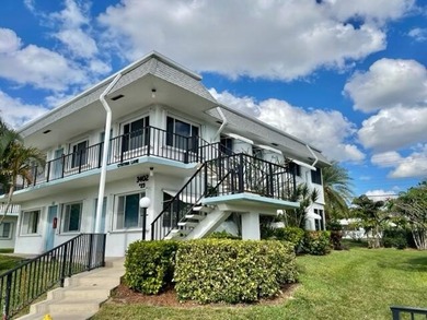 Lake Osborne Condo For Sale in Lake Worth Beach Florida