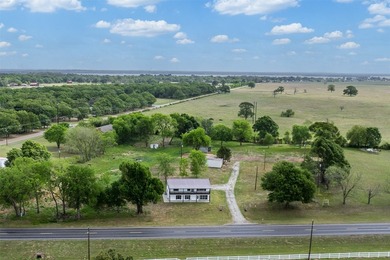 Recent completely remodeled Duplex on over 3 acres of land in - photo 2