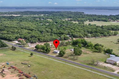 Recent completely remodeled Duplex on over 3 acres of land in - photo 4