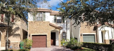 Lake Townhome/Townhouse For Sale in Homestead, Florida