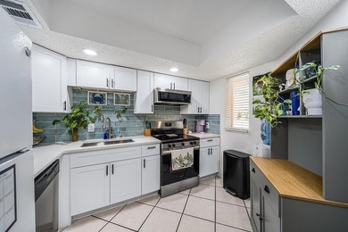 Immediate income potential! Spacious 3 Bed, 2 Bath, first-floor - photo 1