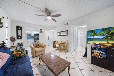 Immediate income potential! Spacious 3 Bed, 2 Bath, first-floor - photo 3