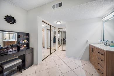 Immediate income potential! Spacious 3 Bed, 2 Bath, first-floor - photo 8