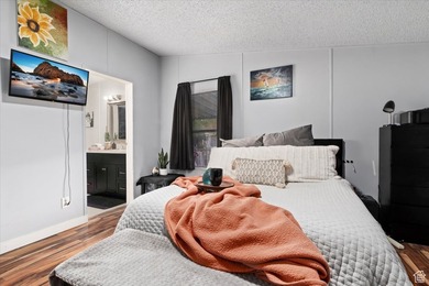 HUGE PRICE IMPROVEMENT!! This updated 3 bed/2 bath home offers a - photo 11