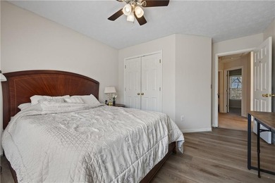 Elegant and spacious 5-bedroom, 2.5-bath residence located in a - photo 13