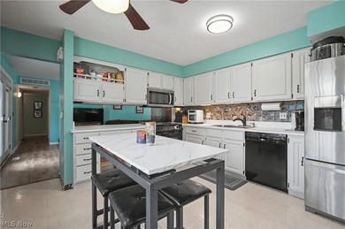 Welcome to 3854 Surfside Circle, a beautifully maintained - photo 13