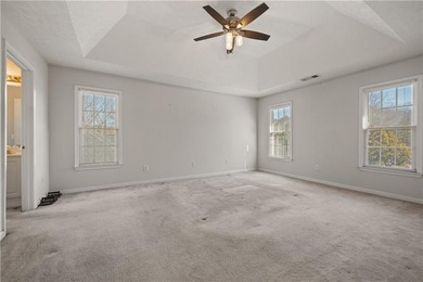 Elegant and spacious 5-bedroom, 2.5-bath residence located in a - photo 16
