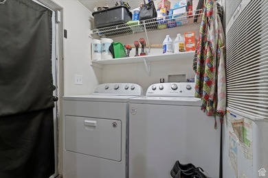 HUGE PRICE IMPROVEMENT!! This updated 3 bed/2 bath home offers a - photo 16