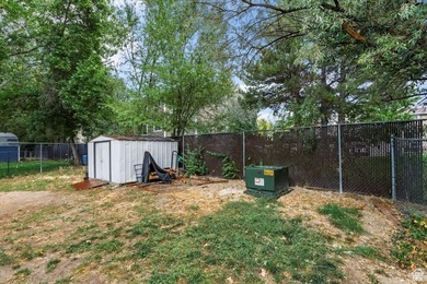 HUGE PRICE IMPROVEMENT!! This updated 3 bed/2 bath home offers a - photo 17