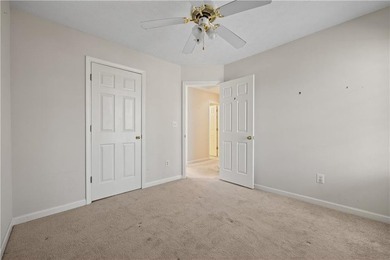 Elegant and spacious 5-bedroom, 2.5-bath residence located in a - photo 19