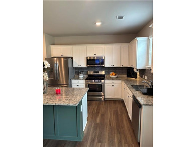 Welcome home to this beautiful, maintained brick home with a - photo 19