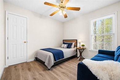 Elegant and spacious 5-bedroom, 2.5-bath residence located in a - photo 23