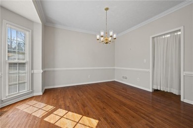 Elegant and spacious 5-bedroom, 2.5-bath residence located in a - photo 28