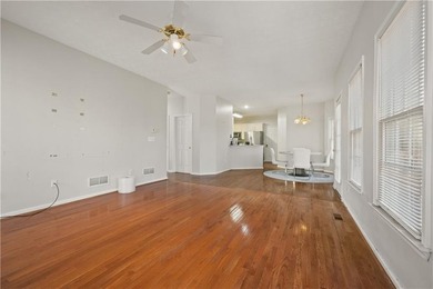 Elegant and spacious 5-bedroom, 2.5-bath residence located in a - photo 29