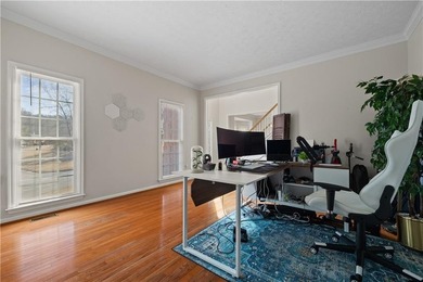 Elegant and spacious 5-bedroom, 2.5-bath residence located in a - photo 33